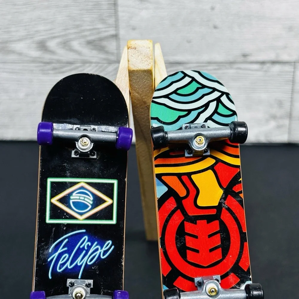 Tech Deck‎ 4in mini skateboards lot of 2 Element &Felipe Gustavo